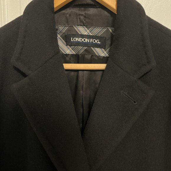 Selling a man's coat - Picture 3 of 6